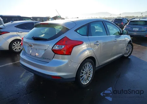 2014 Ford Focus Electric из США, поврежденный, VIN 1FADP3R43EL317190